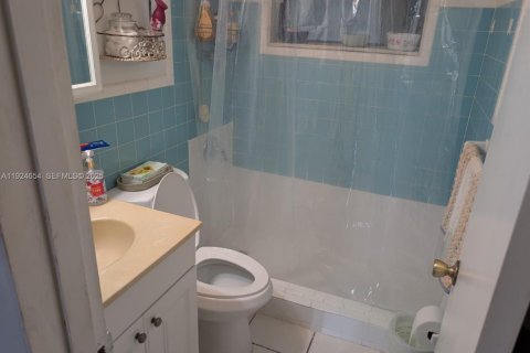 House in Miramar, Florida 2 bedrooms, 81.66 sq.m. № 1986425 - photo 8