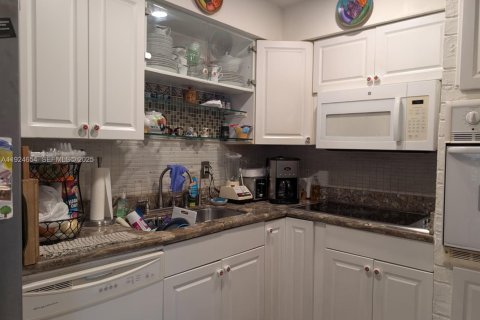 House in Miramar, Florida 2 bedrooms, 81.66 sq.m. № 1986425 - photo 5