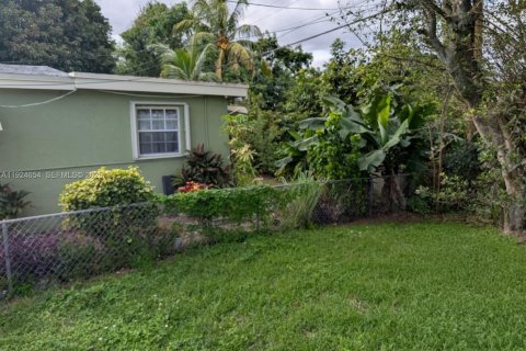 House in Miramar, Florida 2 bedrooms, 81.66 sq.m. № 1986425 - photo 2
