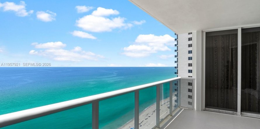 Condo à Sunny Isles Beach, Floride, 3 chambres  № 2019620