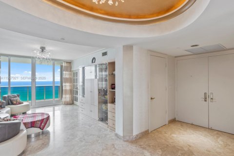 Copropriété à louer à Sunny Isles Beach, Floride: 3 chambres, 199.74 m2 № 2019620 - photo 5