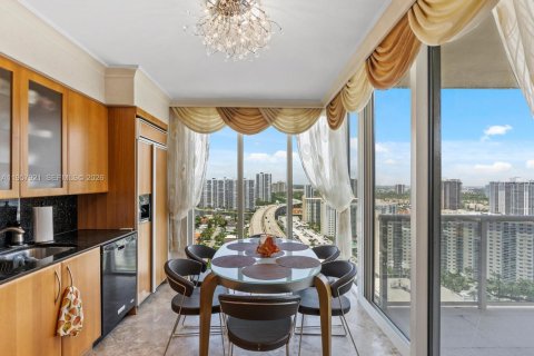 Copropriété à louer à Sunny Isles Beach, Floride: 3 chambres, 199.74 m2 № 2019620 - photo 18