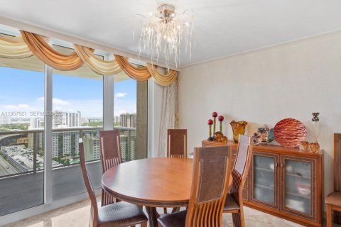 Copropriété à louer à Sunny Isles Beach, Floride: 3 chambres, 199.74 m2 № 2019620 - photo 16