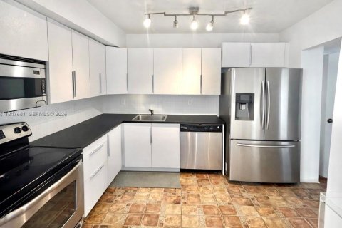 Condominio en venta en Hallandale Beach, Florida, 2 dormitorios, 85.84 m2 № 2003778 - foto 4
