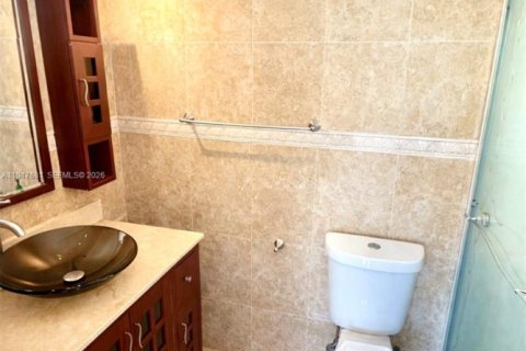 Condominio en venta en Hallandale Beach, Florida, 2 dormitorios, 85.84 m2 № 2003778 - foto 7