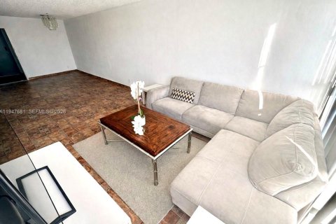 Condominio en venta en Hallandale Beach, Florida, 2 dormitorios, 85.84 m2 № 2003778 - foto 3