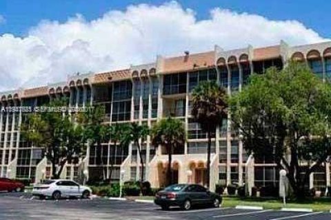 Condominio en venta en Hallandale Beach, Florida, 2 dormitorios, 85.84 m2 № 2003778 - foto 8