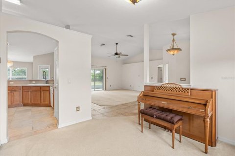 House in Ocala, Florida 3 bedrooms, 198.35 sq.m. № 2206080 - photo 9