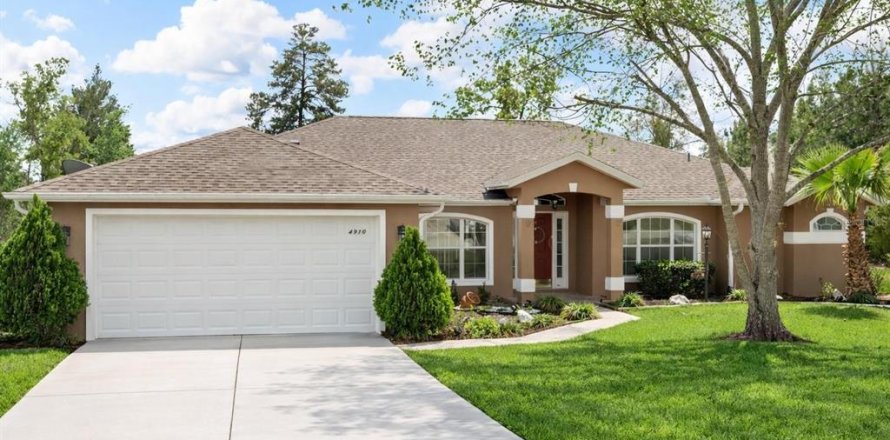 House in Ocala, Florida 3 bedrooms, 198.35 sq.m. № 2206080