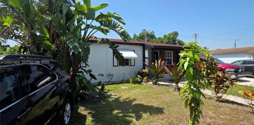 Casa en Miami Gardens, Florida 4 dormitorios, 157.84 m2 № 2365248