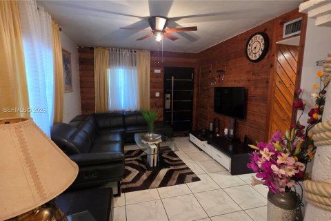 Casa en venta en Miami Gardens, Florida, 4 dormitorios, 157.84 m2 № 2365248 - foto 6