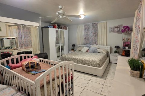 Casa en venta en Miami Gardens, Florida, 4 dormitorios, 157.84 m2 № 2365248 - foto 15
