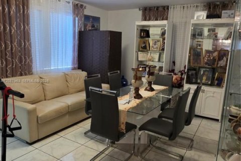Casa en venta en Miami Gardens, Florida, 4 dormitorios, 157.84 m2 № 2365248 - foto 14