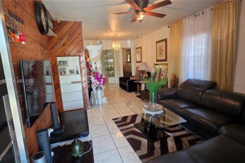 Casa en venta en Miami Gardens, Florida, 4 dormitorios, 157.84 m2 № 2365248 - foto 5