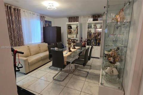 Casa en venta en Miami Gardens, Florida, 4 dormitorios, 157.84 m2 № 2365248 - foto 11