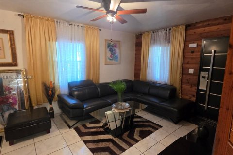 Casa en venta en Miami Gardens, Florida, 4 dormitorios, 157.84 m2 № 2365248 - foto 7