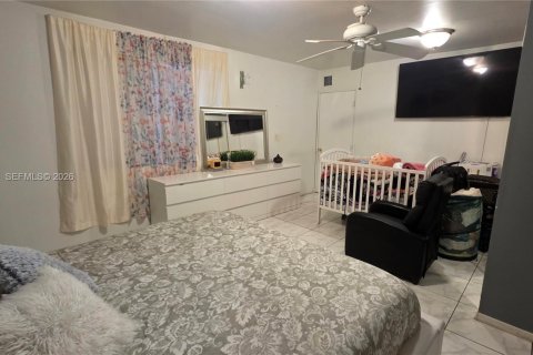Casa en venta en Miami Gardens, Florida, 4 dormitorios, 157.84 m2 № 2365248 - foto 16