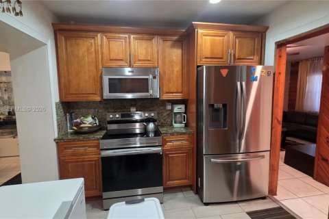 Casa en venta en Miami Gardens, Florida, 4 dormitorios, 157.84 m2 № 2365248 - foto 10