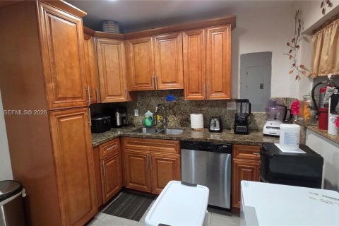 Casa en venta en Miami Gardens, Florida, 4 dormitorios, 157.84 m2 № 2365248 - foto 9