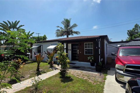 Casa en venta en Miami Gardens, Florida, 4 dormitorios, 157.84 m2 № 2365248 - foto 3