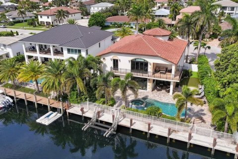 Villa ou maison à Lighthouse Point, Floride 6 chambres, 438.59 m2 № 2288611