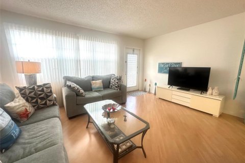 Condominio en venta en Deerfield Beach, Florida, 1 dormitorio, 54.35 m2 № 2147267 - foto 2