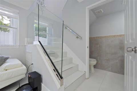 House in Miami, Florida 4 bedrooms, 158.12 sq.m. № 1857575 - photo 20