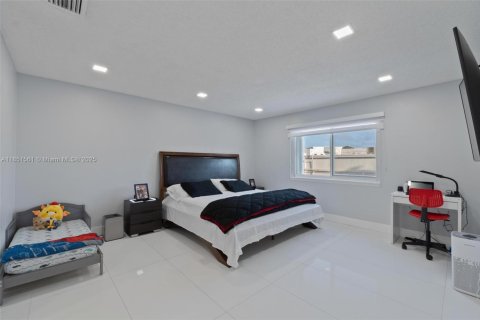 House in Miami, Florida 4 bedrooms, 158.12 sq.m. № 1857575 - photo 28