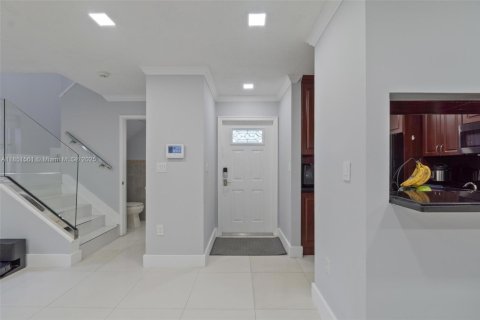 House in Miami, Florida 4 bedrooms, 158.12 sq.m. № 1857575 - photo 14