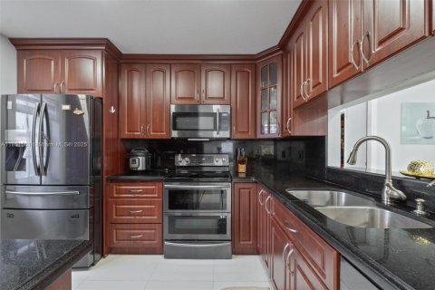 House in Miami, Florida 4 bedrooms, 158.12 sq.m. № 1857575 - photo 15