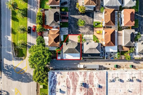 House in Miami, Florida 4 bedrooms, 158.12 sq.m. № 1857575 - photo 8