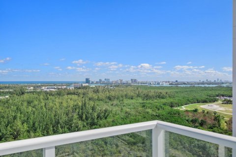 Copropriété à vendre à North Miami, Floride: 3 chambres, 169.27 m2 № 2147368 - photo 5