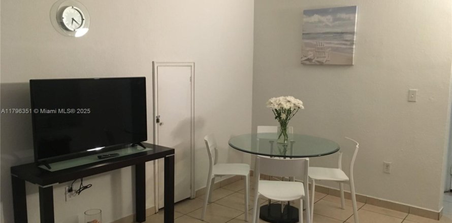 Condominio en Miami Beach, Florida, 1 dormitorio № 1684104