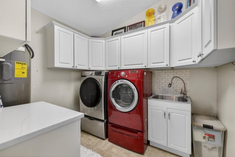 Casa en venta en St. Lucie, Florida, 5 dormitorios, 269.51 m2 № 2271354 - foto 16