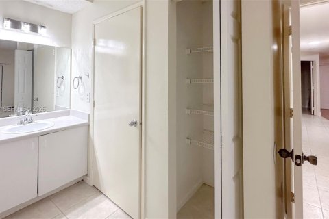 Condominio en alquiler en Davie, Florida, 3 dormitorios, 126.72 m2 № 1997088 - foto 16