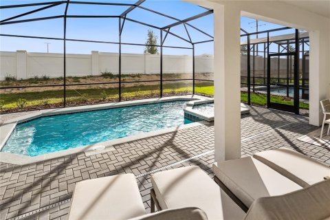 House in Davenport, Florida 7 bedrooms, 300.45 sq.m. № 1869257 - photo 2