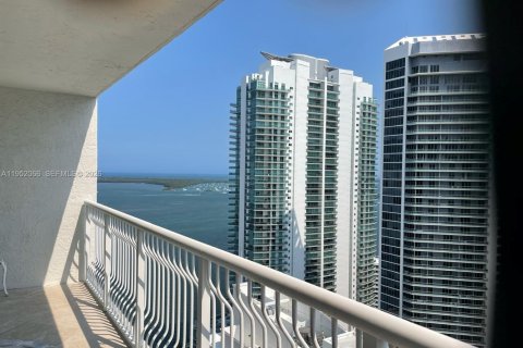 Condo in Miami, Florida, 1 bedroom № 2008870 - photo 2