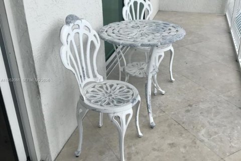 Condo in Miami, Florida, 1 bedroom № 2008870 - photo 10