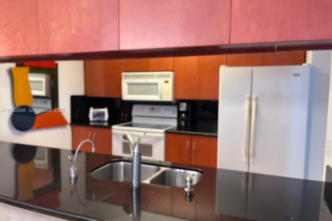 Condo in Miami, Florida, 1 bedroom № 2008870 - photo 6
