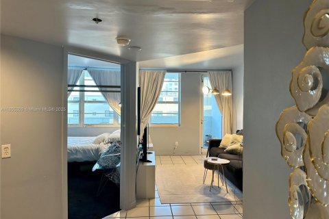 Copropriété à louer à Miami Beach, Floride: 49.7 m2 № 1875050 - photo 1