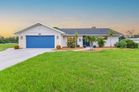 House in Englewood, Florida 3 bedrooms, 176.98 sq.m. № 1804039 - photo 1