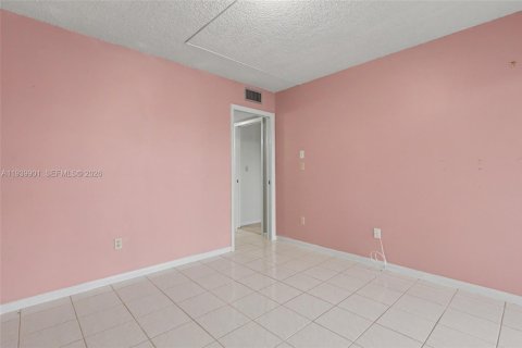 Condominio en venta en Tamarac, Florida, 2 dormitorios, 93.83 m2 № 2152681 - foto 20