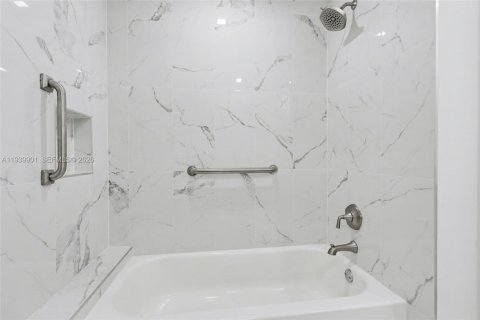Condominio en venta en Tamarac, Florida, 2 dormitorios, 93.83 m2 № 2152681 - foto 23