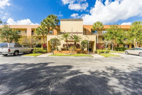 Condominio en venta en Tamarac, Florida, 2 dormitorios, 93.83 m2 № 2152681 - foto 2
