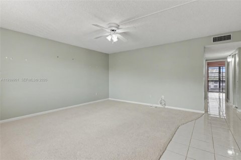 Condominio en venta en Tamarac, Florida, 2 dormitorios, 93.83 m2 № 2152681 - foto 5