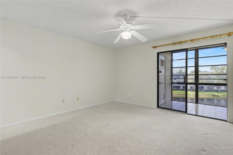 Condominio en venta en Tamarac, Florida, 2 dormitorios, 93.83 m2 № 2152681 - foto 28