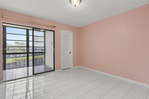 Condominio en venta en Tamarac, Florida, 2 dormitorios, 93.83 m2 № 2152681 - foto 18