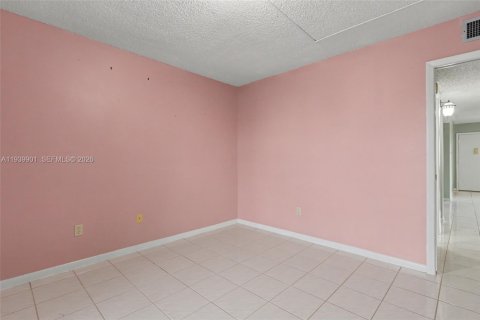 Condominio en venta en Tamarac, Florida, 2 dormitorios, 93.83 m2 № 2152681 - foto 22