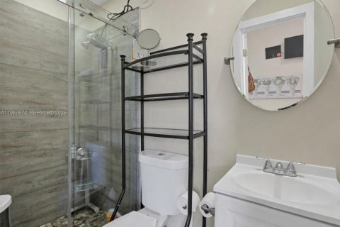 House in Miami, Florida 4 bedrooms, 140.93 sq.m. № 2081430 - photo 23