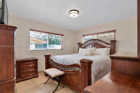 House in Miami, Florida 4 bedrooms, 140.93 sq.m. № 2081430 - photo 11